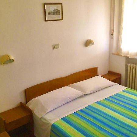 Hotel Alessi** ريميني المظهر الخارجي الصورة