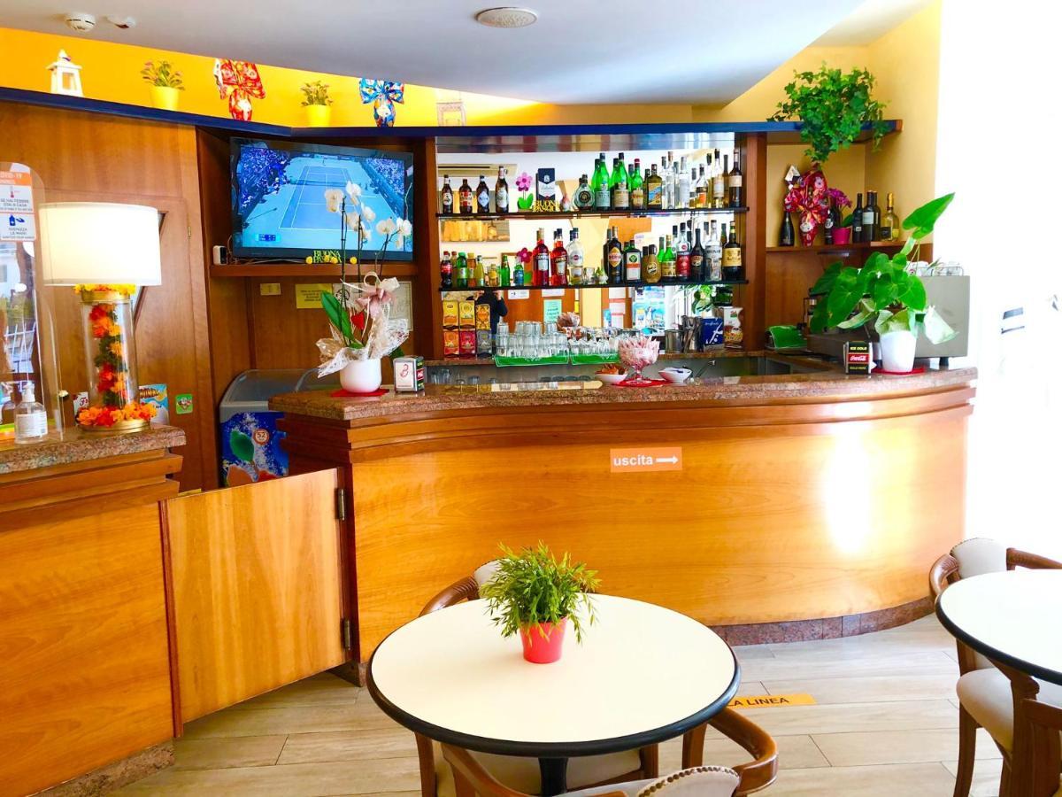 Hotel Alessi** ريميني المظهر الخارجي الصورة