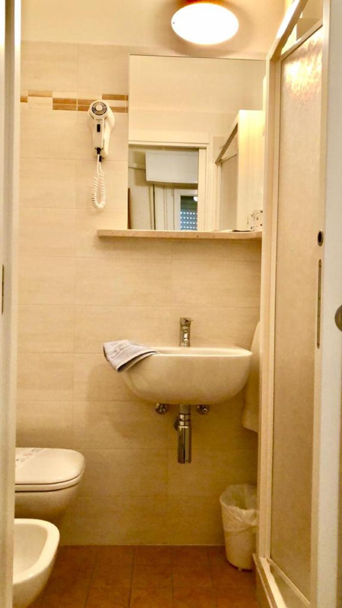 Hotel Alessi** ريميني المظهر الخارجي الصورة