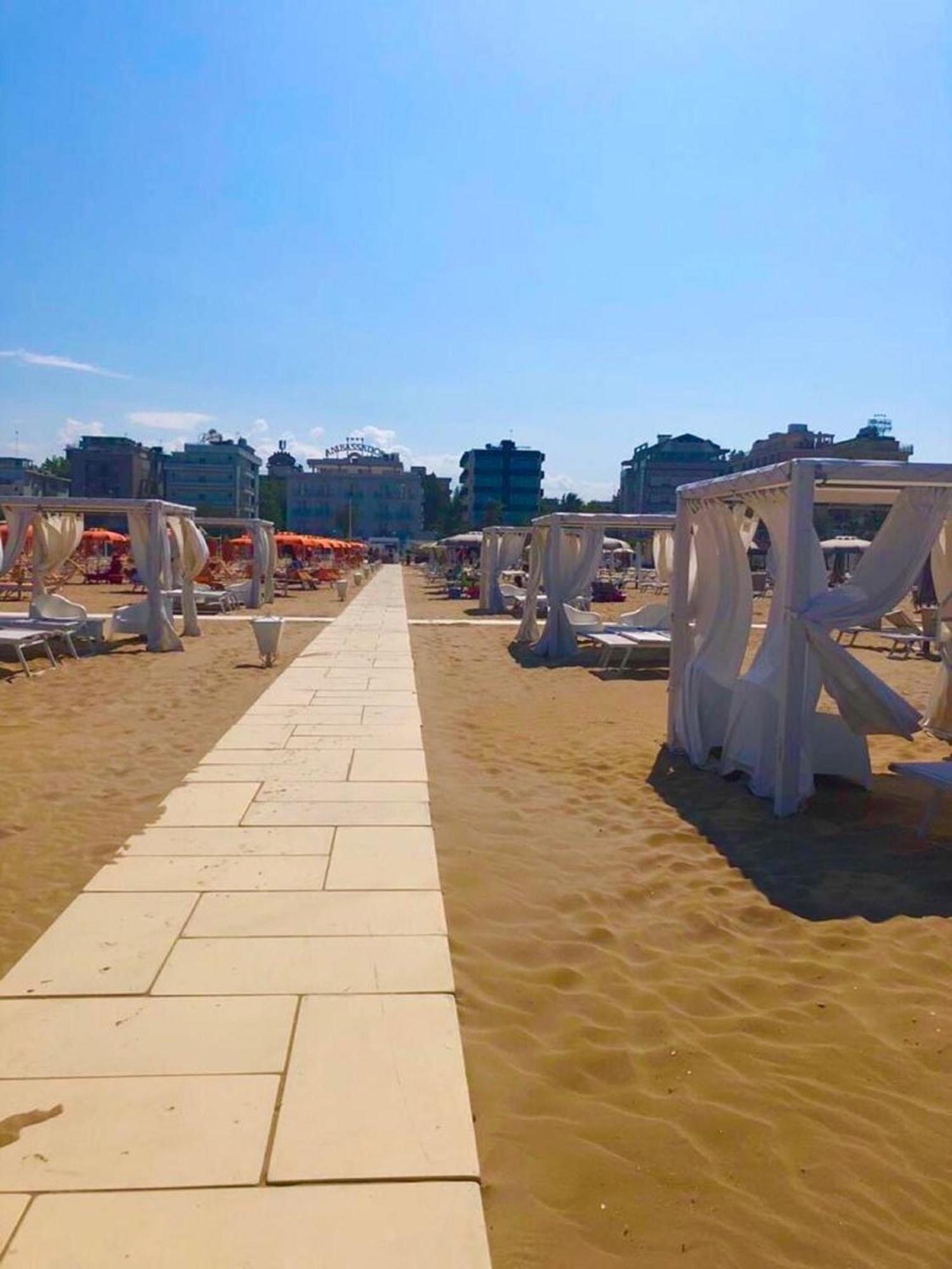 Hotel Alessi** ريميني المظهر الخارجي الصورة