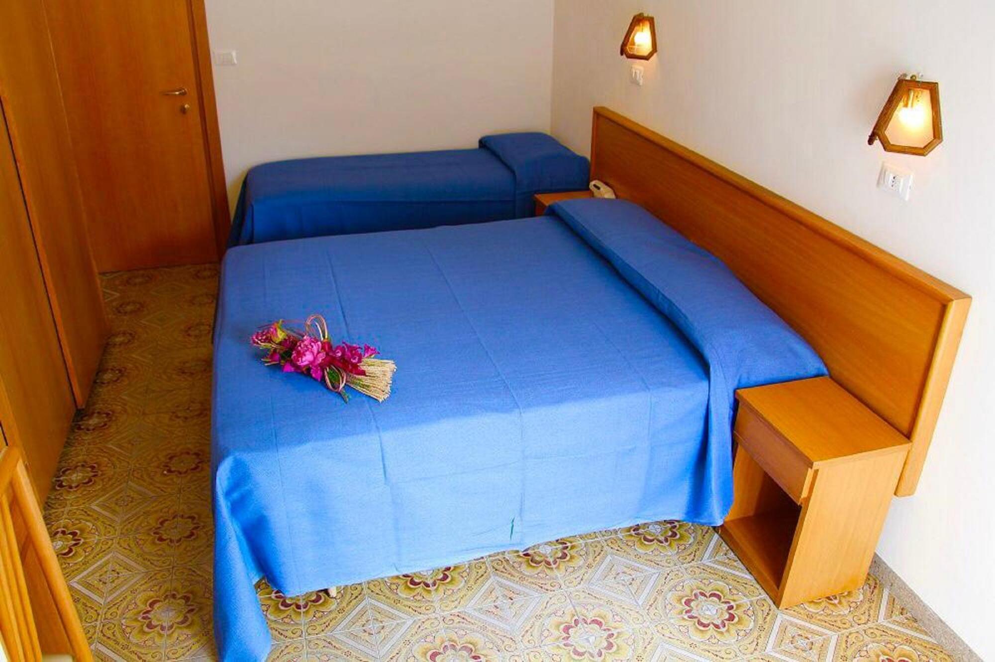 Hotel Alessi** ريميني المظهر الخارجي الصورة