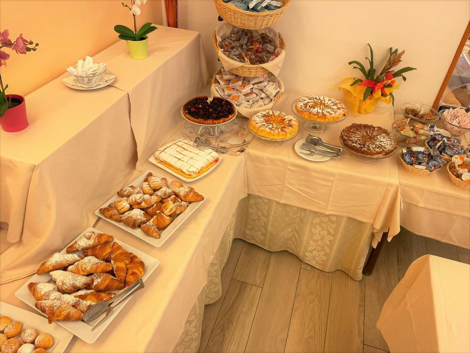 Hotel Alessi** ريميني المظهر الخارجي الصورة