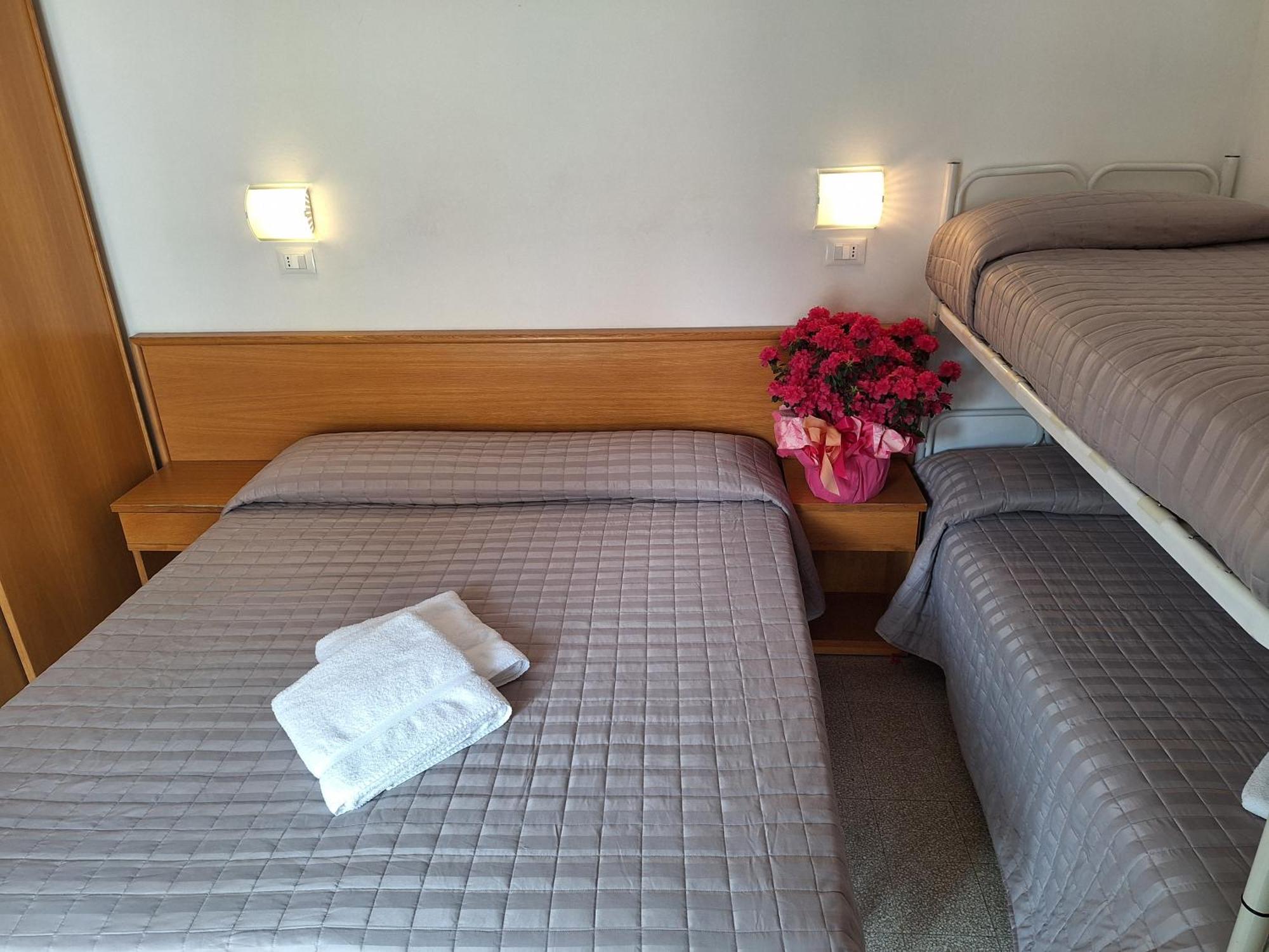 Hotel Alessi** ريميني المظهر الخارجي الصورة